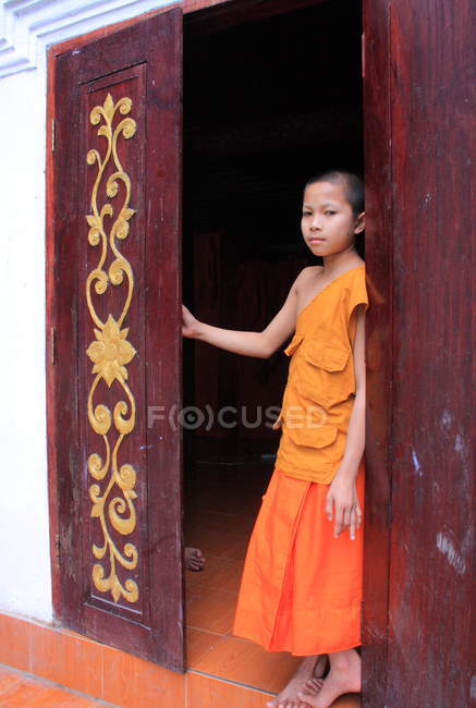 Budista en Luang Prabang - foto de stock