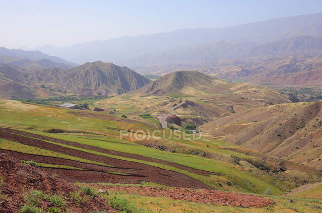 Paysage aride dans la vallée de l'Alamut en Iran — Photo de stock