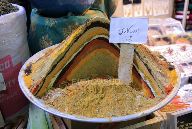 Традиционный иранский базар в Ширазе — стоковое фото