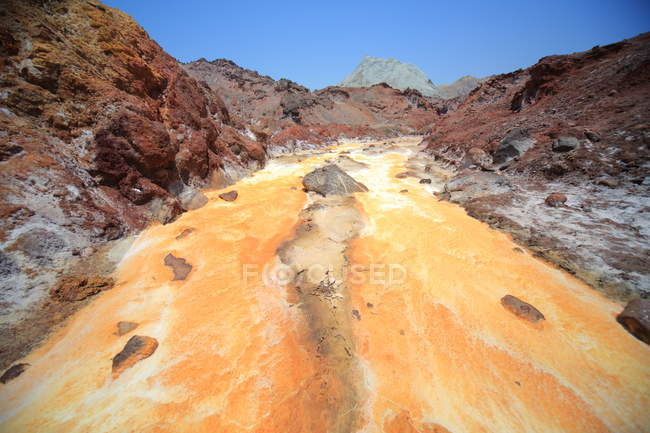 Isla Hormoz río amarillo - foto de stock