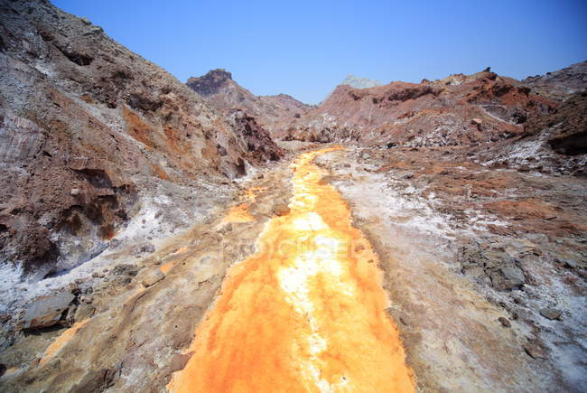 Isla Hormoz río amarillo - foto de stock