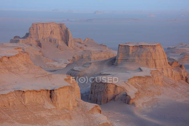 Kerman provincia-Shafi Abad pueblo y Kaluts (desierto de Dasht-e Lut ) - foto de stock