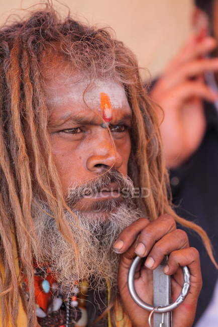 Неизвестный местный житель на фестивале Kumbh Mela возле Аллахабада, Индия, Уттар, штат Прадеш — стоковое фото