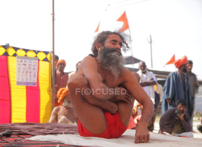 Popolazione locale al festival Kumbh Mela vicino ad Allahabad in INDIA, Uttar, stato del Pradesh — Foto stock