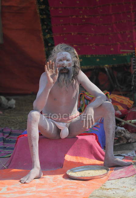 Unidentified local man at Kumbh Mela festival near Allahabad  ,INDIA ,Uttar, Pradesh state — Stock Photo
