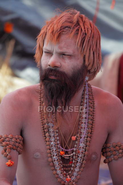 Неизвестный местный житель на фестивале Kumbh Mela возле Аллахабада, Индия, Уттар, штат Прадеш — стоковое фото