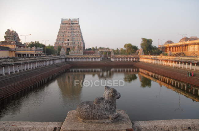 Majestosa torre de entrada norte do templo de Chidambaram (por volta do século XII d.C. ) — Fotografia de Stock