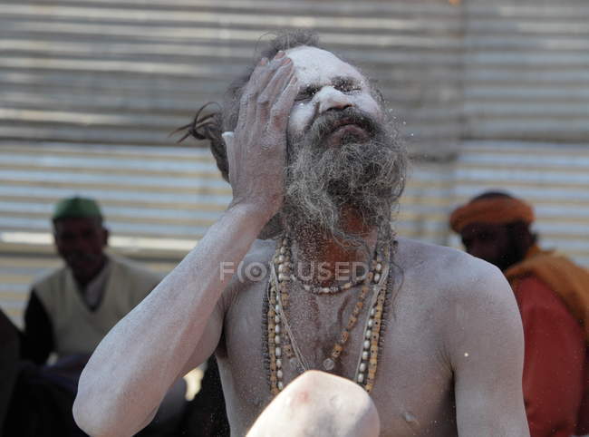 Невідомі місцевим чоловік на фестивалі Kumbh Mela поблизу Аллахабад, Індія, Уттар Прадеш держави — стокове фото