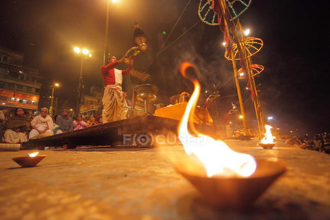 Unbekannte beim Kumbh Mela Festival in der Nähe von Allahabad, Indien — Stockfoto