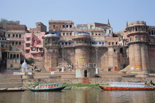 Cidade sagrada hindu em Ganges Ganga, Varanasi, Banaras, Uttar Pradesh, Índia . — Fotografia de Stock