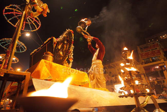 Homem indiano não identificado no festival Kumbh Mela perto de Allahabad, Índia — Fotografia de Stock