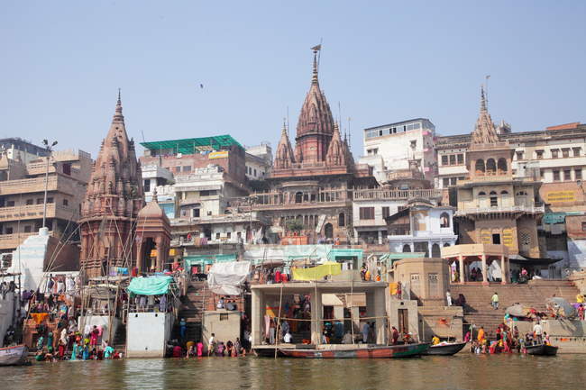 Индуистский святой город на Ганге Ганга, Варанаси, Банарас, Уттар-Прадеш, Индия . — стоковое фото
