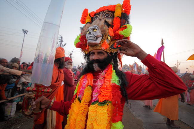 Foule au festival Kumbh Mela, le plus grand rassemblement religieux au monde, à Allahabad, Uttar Pradesh, Inde . — Photo de stock