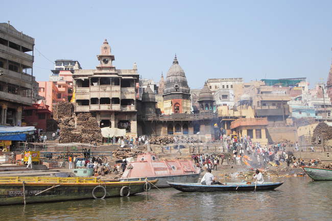 Barche al fiume Varanasi Ganges, Uttar Pradesh, India — Foto stock