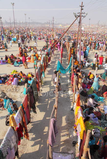People at Kumbh Mela festival, the world's largest religious gathering, in Allahabad, Uttar Pradesh, India. — Stock Photo