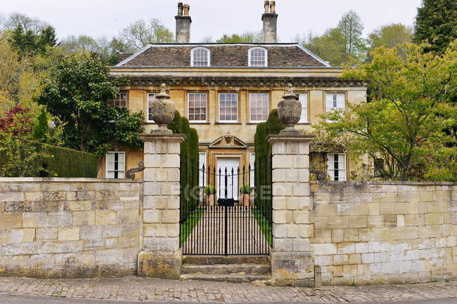Belle maison anglaise — Photo de stock