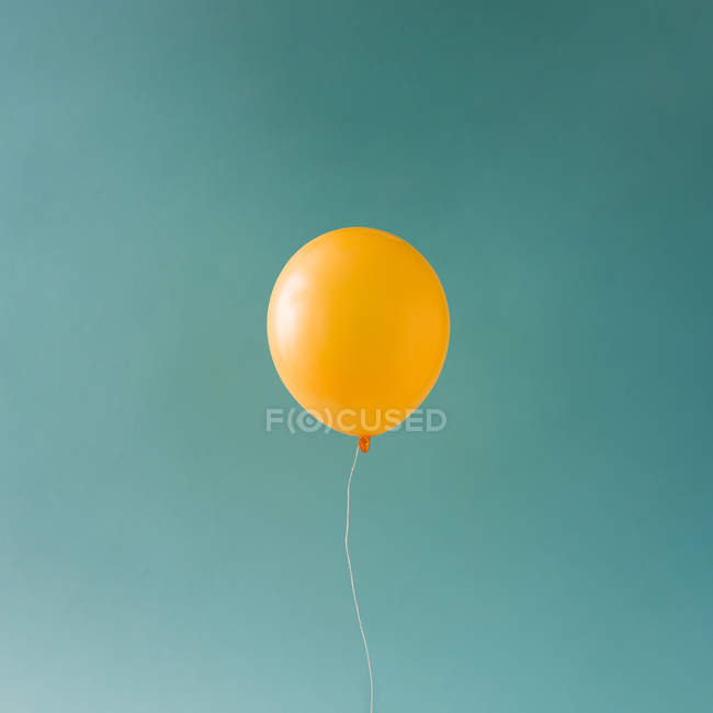 Leuchtend gelber Ballon — Stockfoto