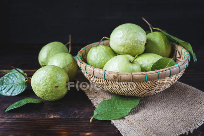 Guavas vietnamitas verdes - foto de stock