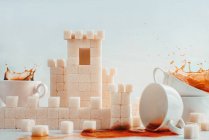 Sugar cubes with white cups — Stock Photo
