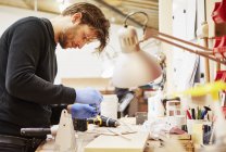 Man standing at a workbench. — Stock Photo