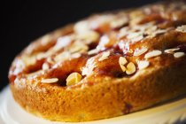 Fresh baked tart with almonds — Stock Photo