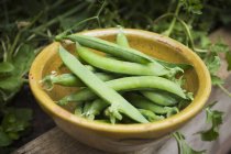 Bowl of freshly peas. — Stock Photo