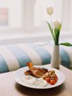 Plate of bacon and eggs — Stock Photo