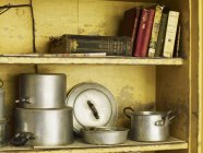 Un fregadero de cocina a la antigua - foto de stock