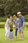 Japonais famille sur un golf — Photo de stock