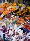 Frisches Gemüse auf dem Lebensmittelmarkt in Rialto — Stockfoto