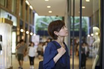 Woman in a shopping mall — Stock Photo