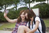 Japanese women friends taking a selfie — Stock Photo