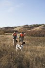 Men and a spaniel dog after hunting — Stock Photo