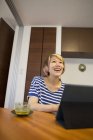 Woman with laptop computer. — Stock Photo
