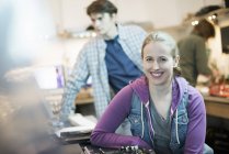 Woman and man in a computer repair shop. — Stock Photo