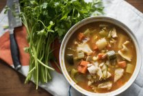 Vegetable stew and bunch of fresh herbs — Stock Photo