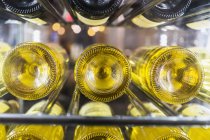 Bouteilles de vin blanc — Photo de stock