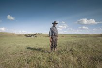 Cow-boy de travail sur la plaine — Photo de stock