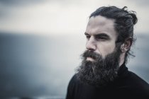 Homem com barba cheia e bigode — Fotografia de Stock