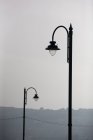 Duas lâmpadas de rua arqueadas — Fotografia de Stock