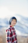 Хлопчик з вовняним капелюхом — стокове фото