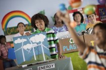 Діти в наукового ярмарку, зелений події — стокове фото
