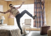 Man leaping in the air — Stock Photo
