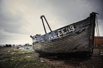 Abandoned wooden boat — Stock Photo