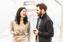 Two people talking — Stock Photo