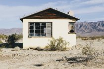 Edifício abandonado no deserto de Mojave — Fotografia de Stock