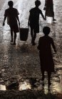 Kinder in der Straße von Rangun, Myanmar — Stockfoto