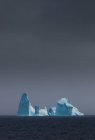 Hermoso enorme iceberg - foto de stock
