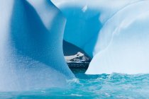 Icebergs flotantes, Antártida - foto de stock