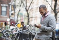 Man using phone in the city — Stock Photo